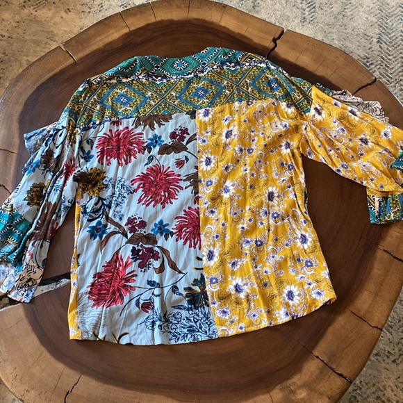 Umgee Blue and Red Flutter Sleeve Asymmetrical Blouse - Picture 7 of 7